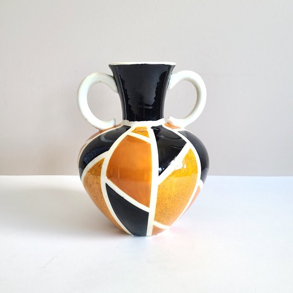 Ceramic vase with geometrical design. - Picture 1 of 5